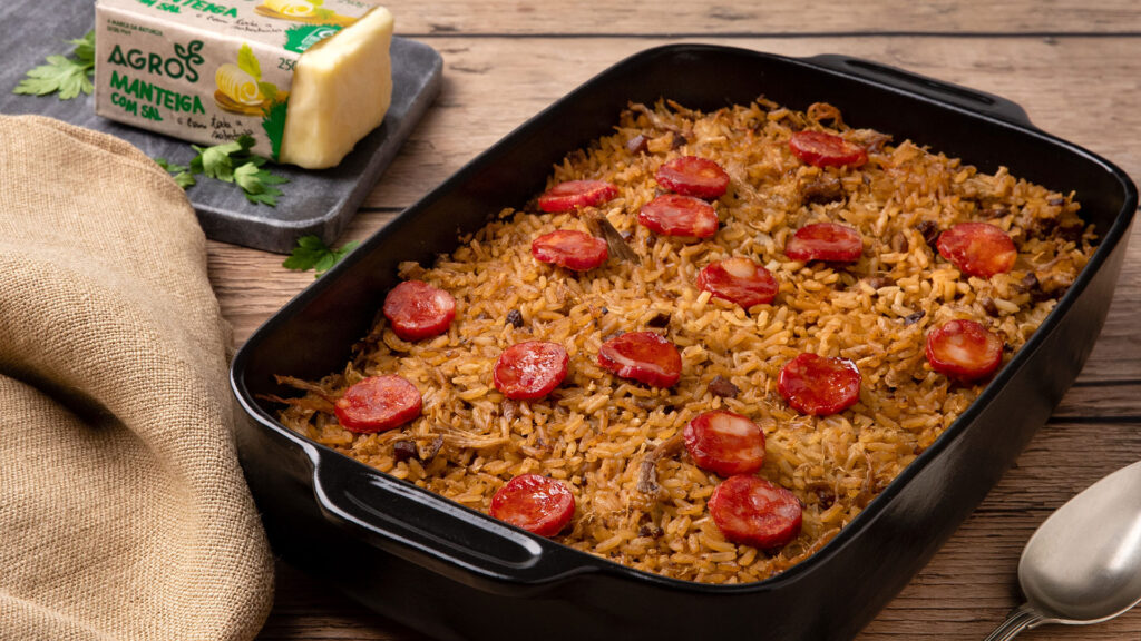 Arroz de pato com rodelas de chouriço feito com manteiga agros