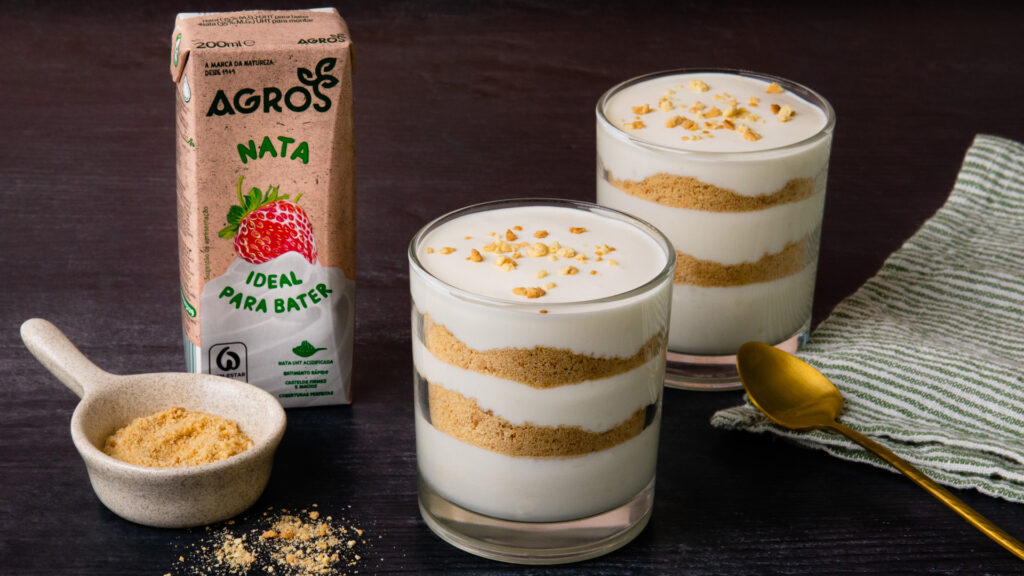 Taças de sobremesa serradura feito com natas agros